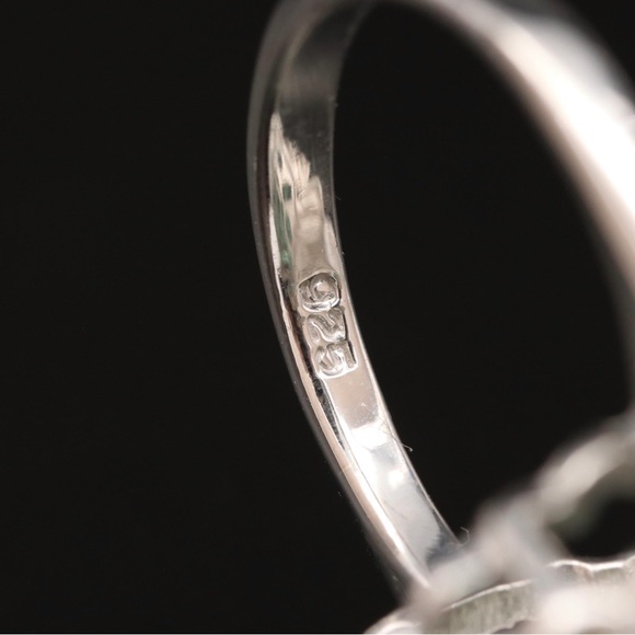 Beautiful Cocktail Ring - Picture 7 of 7